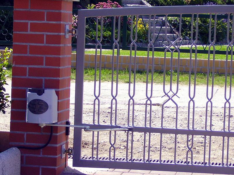 Toranlagen / metallbau-leder.de