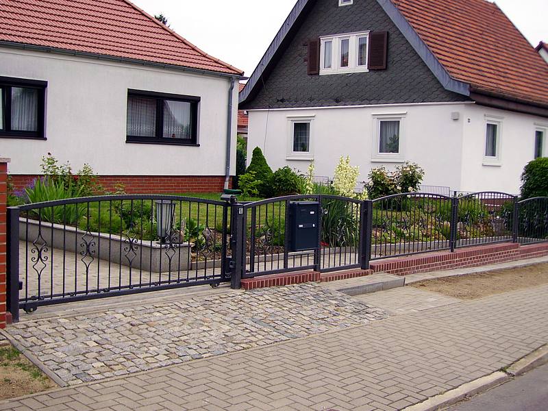 Toranlagen / metallbau-leder.de